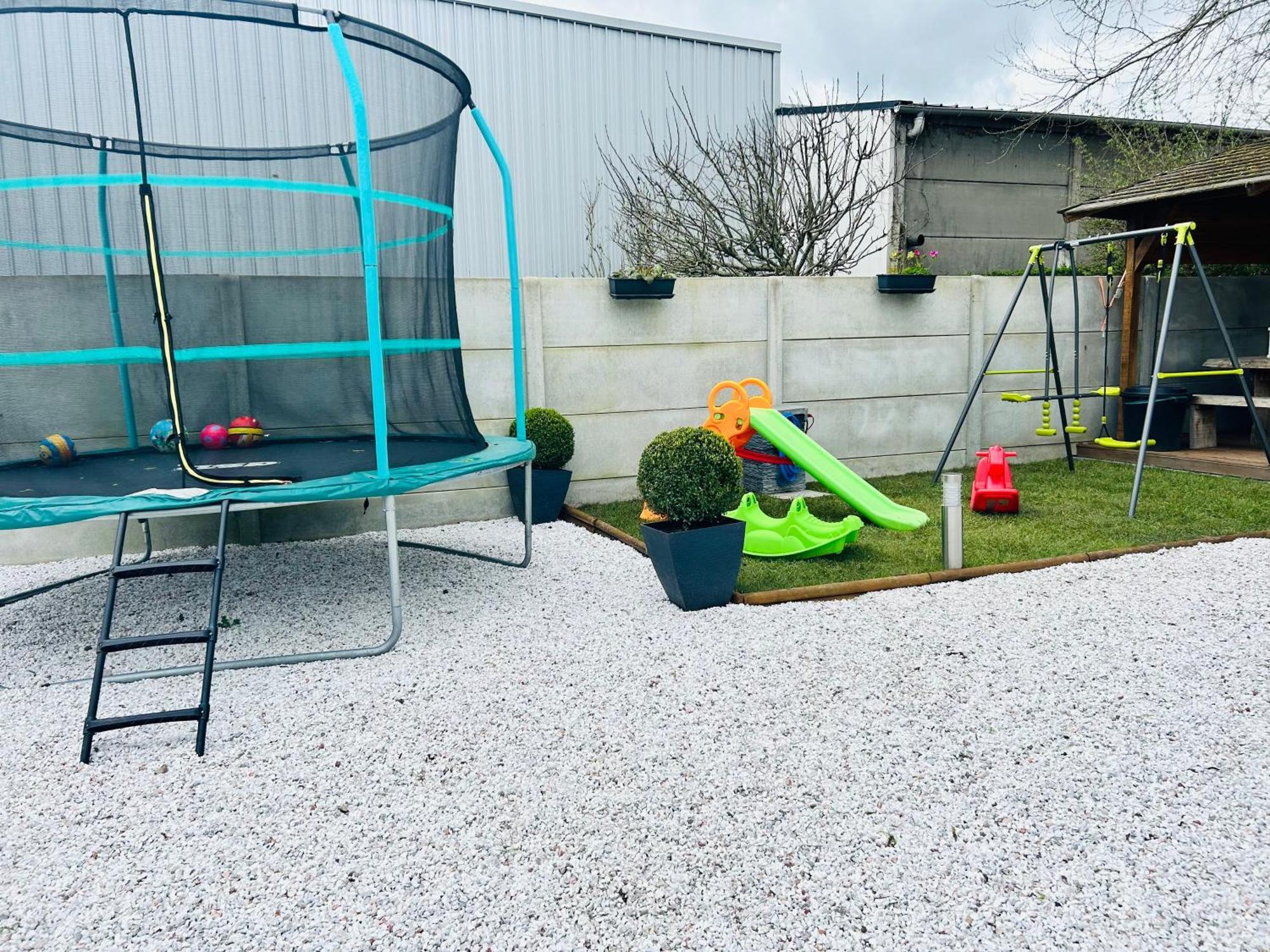 Terrain De Loisirs En Plein Centre De Lievin Camping Car 外观 照片