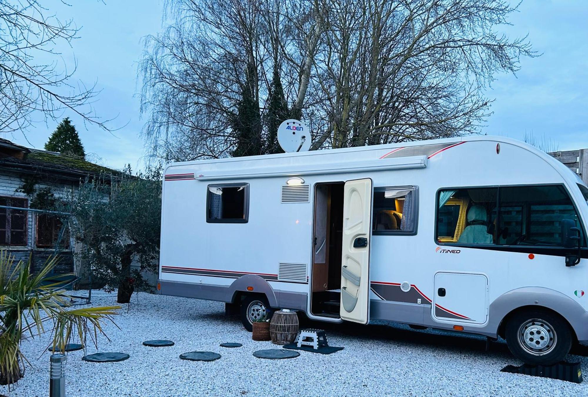 Terrain De Loisirs En Plein Centre De Lievin Camping Car 外观 照片